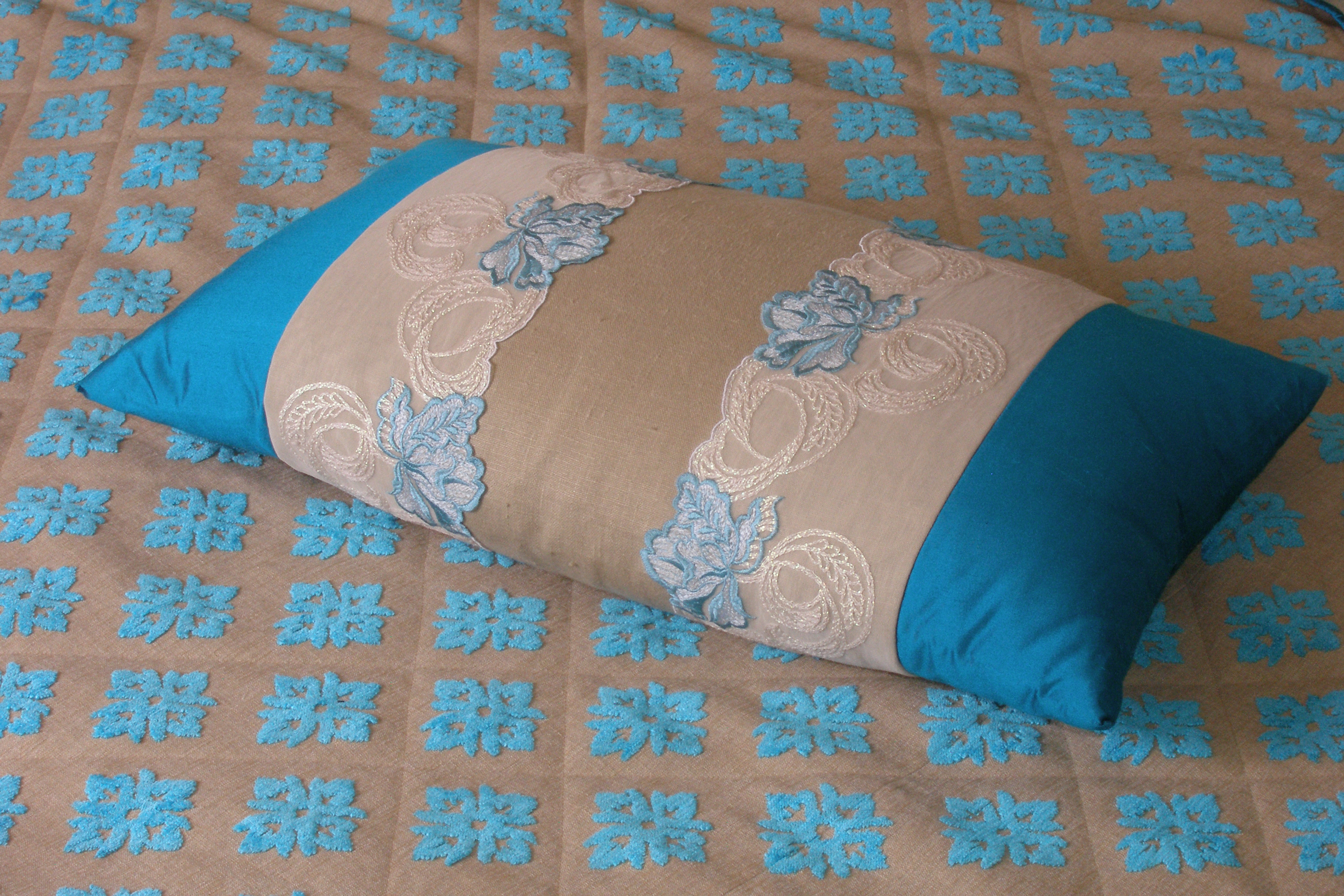 Голубой текстиль под заказ в спальне